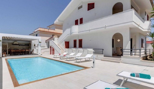 Villa 'Rosimeli' close to the Beach with Pool & Wi-Fi