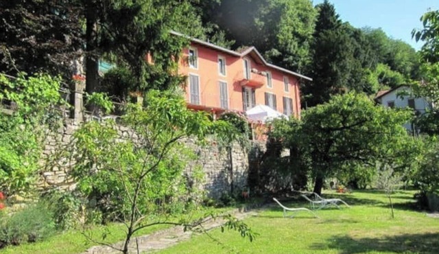 Villa Rossa, magnificent garden and view on the lake at only 10 min. from Como