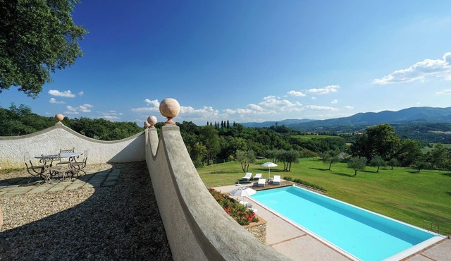 Villa Ruota with views on the Tuscan countryside