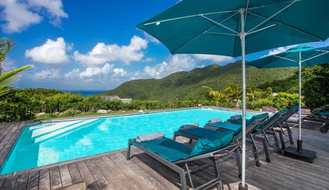 Villa Saba, prestigious property, idyllic setting between sea and mountains