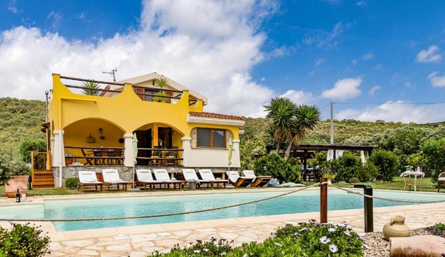 Villa Saige , piscina con idromassaggio