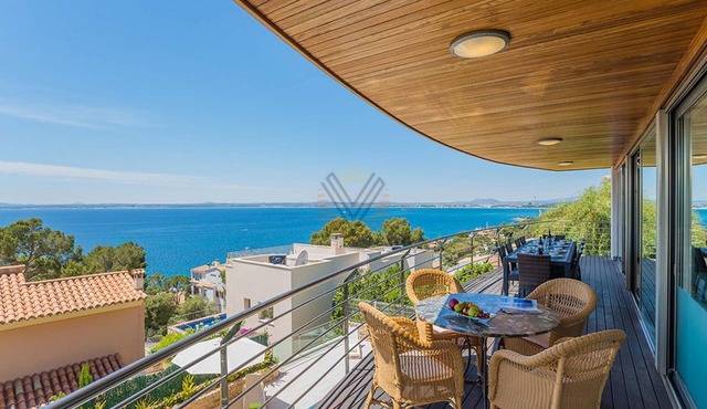 Villa Sammy, luxurious holiday house with sea views in Alcudia