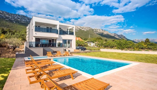 Villa Sanka - Four Bedroom Villa, Sleeps 10