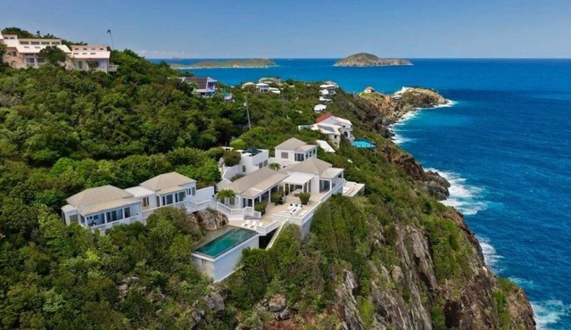 Villa Santorini: PRIVATE 10,000 SF Peterborg/5 bedrooms/Non-Toxic Villa