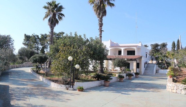 Villa 'Santoro' with Private Terrace, Balcony and Air Conditioning