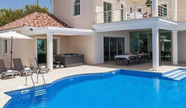 Villa Sarah - Spacious Villa, Private Pool, Amazing Views!