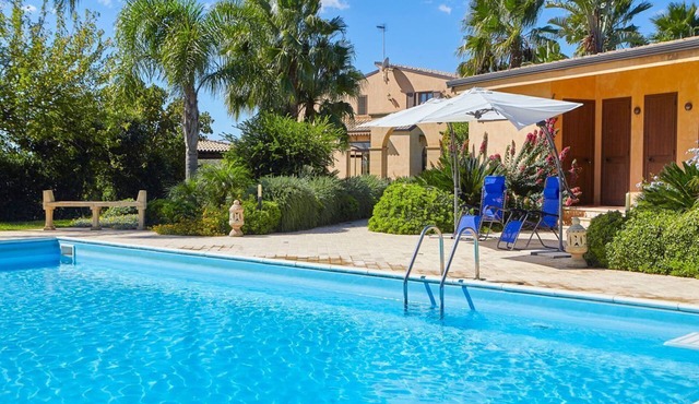 Villa Segesta - Four Bedroom Villa, Sleeps 8
