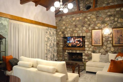 Villa Selena - Stone Villa with View and Fireplace