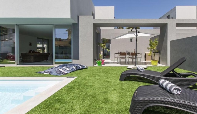 Villa Sena Lion - Splendid Contemporary 3 Bedroom Villa - Private Swimming Pool - Close to Beach