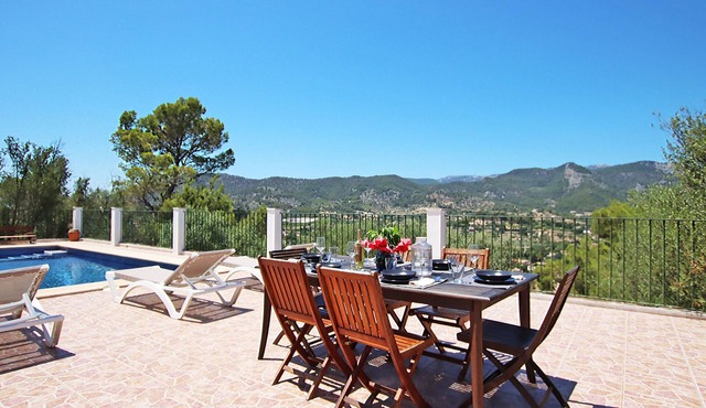 Villa Ses Costes with private pool, garden and panoramic views of the mountains in Alaró