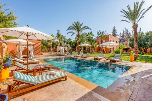 Villa Simari-Villa de Luxe avec Personnel-Piscine Chauffée Bali-Jardin Privé