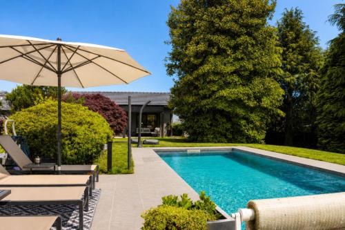 Villa Simonetta - Modern Design Home with Pool & Garden near Lake Como and Switzerland