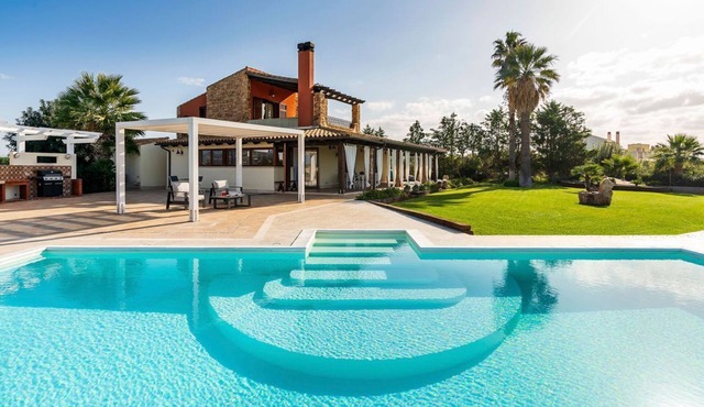 Villa Sissi - Five Bedroom Villa, Sleeps 9