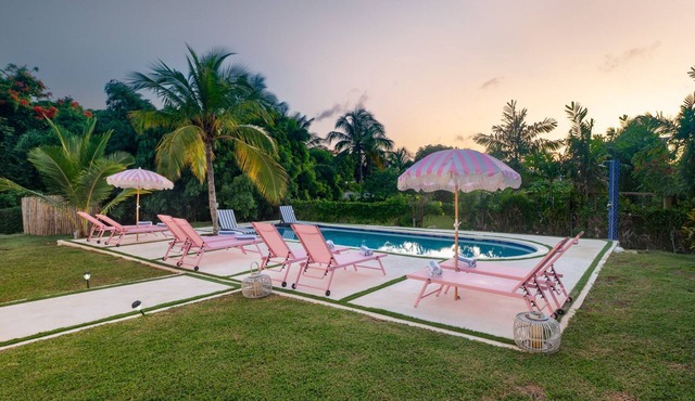 Villa SkyBluePink - Four Bedroom Villa, Sleeps 8