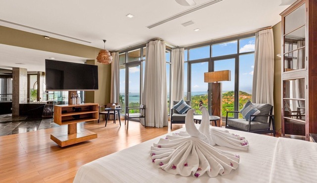 Villa Skyfall - 6 Bedroom Villa with Expansive Seaview and Private Theatre