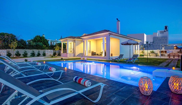 Villa Sofinta by Villa Plus
