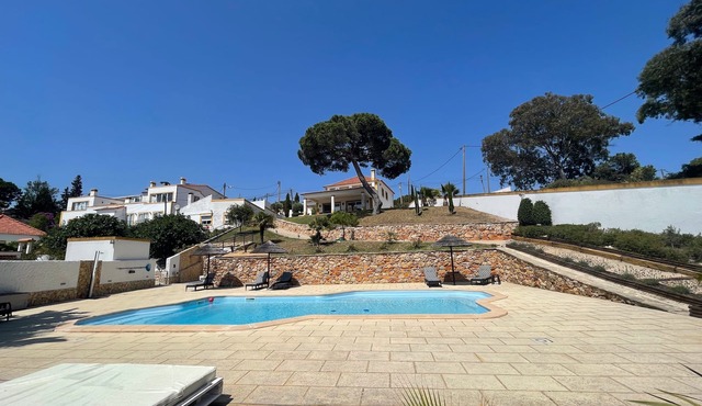 Villa "SOL" With private Pool Set In Landscaped Gardens near Costa da Caparica