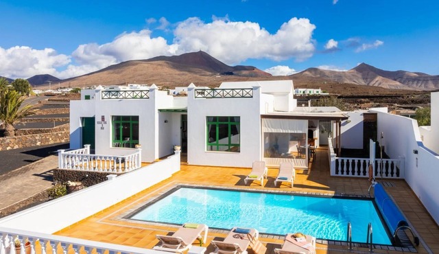 Villa Sol y Mar - Three Bedroom Villa, Sleeps 6