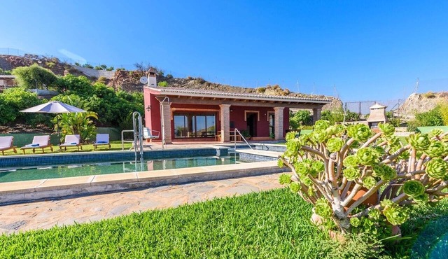 Villa Solgor Benamocarra by Ruralidays