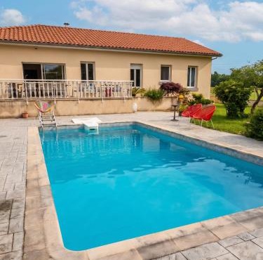 Villa spacieuse avec piscine privée à Saint-Laurent-de-Neste