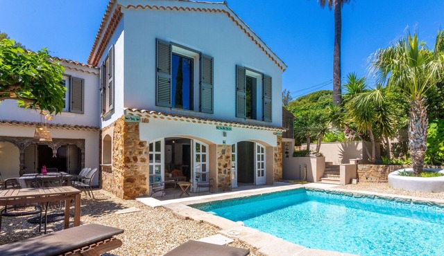 "Villa Strelitzia" by the Sea with Private Pool