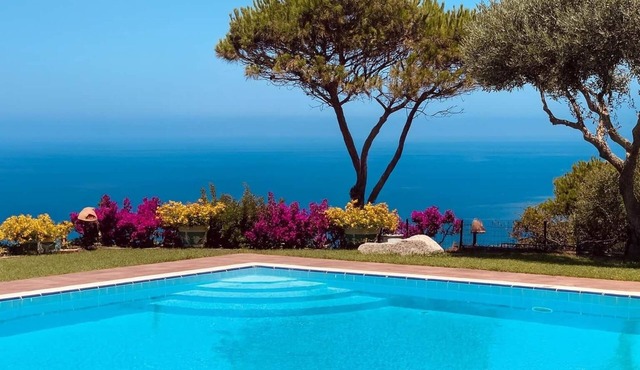Villa Stromboli, an exclusive villa with a pool for 10 people
