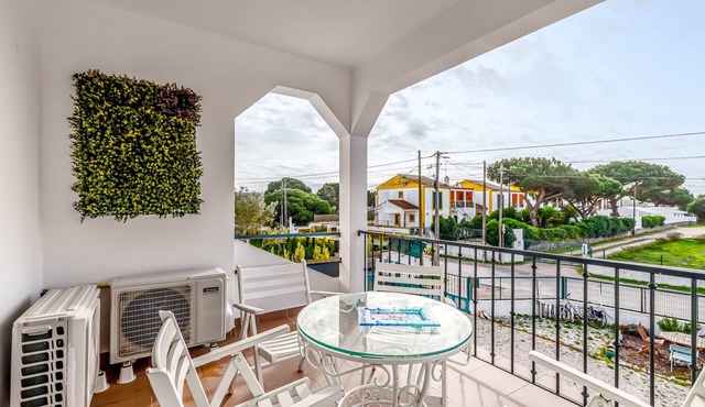 Villa 'Sublime Sun and Van, By Meco Stays' with Balcony and Wi-Fi