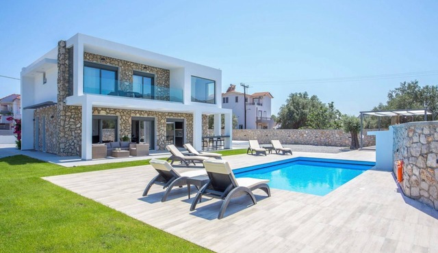 Villa Sugar Cube - Four Bedroom Villa, Sleeps 8