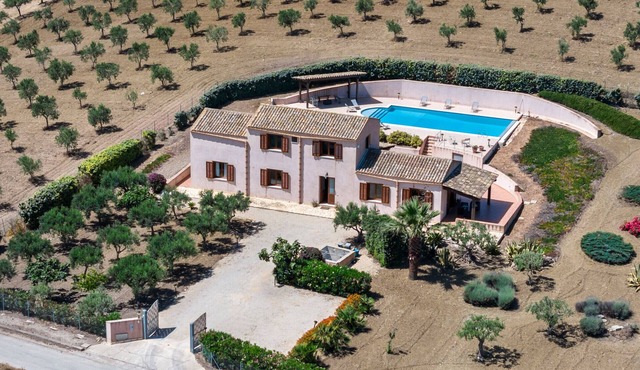 Villa sui Colli Ericini con Piscina by Wonderful Italy