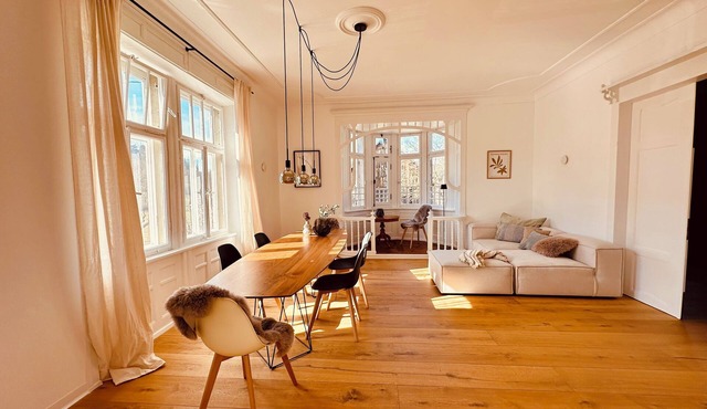 "Villa Suite" Spacious old villa with terrace near Stuttgart