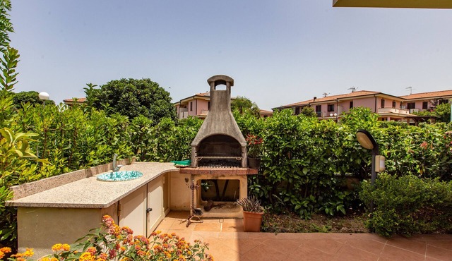Villa 'Sul Mare' with Sea View, Shared Pool and Wi-Fi