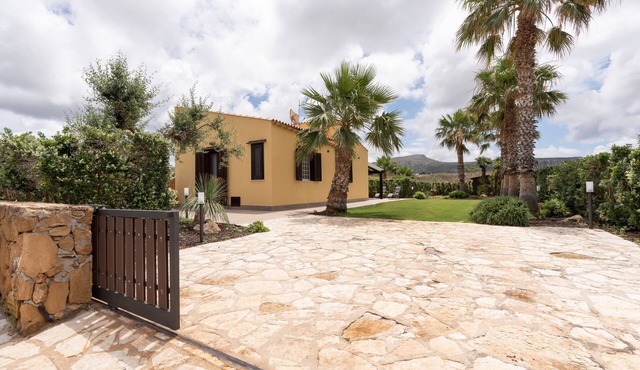 Villa "Summer Spritz" near the beach with Mountain View, Wi-Fi