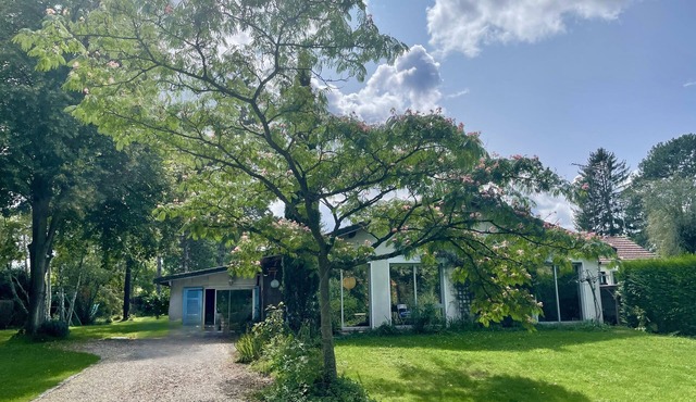 Villa sur le Bord de la Seine à 1h de Paris