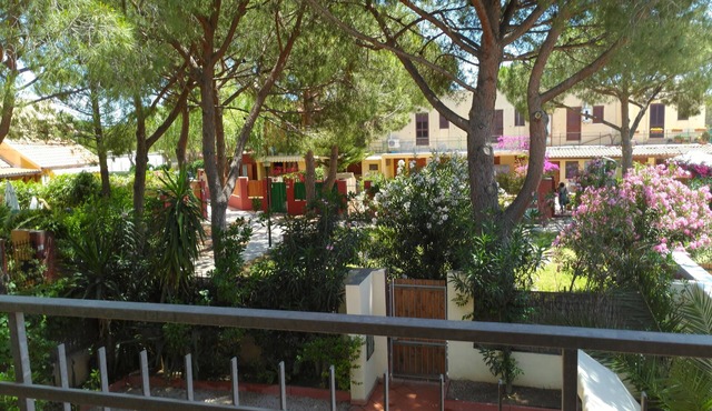 Villa surrounded by greenery a stone's throw from the sea