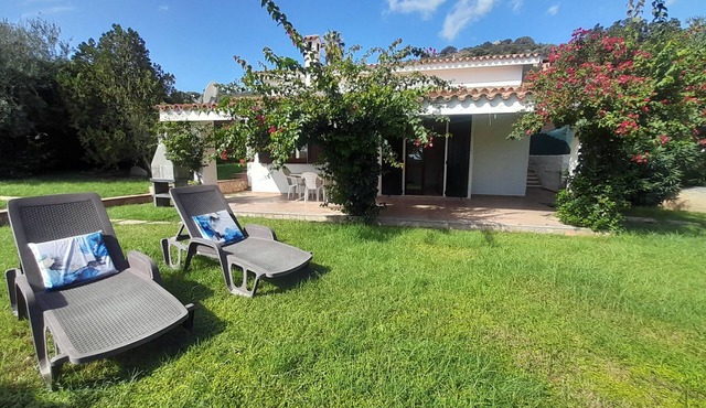 Villa surrounded by greenery in a quiet area close to all services.