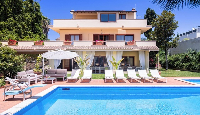 Villa surrounded by greenery with private pool, ideal for families and friends