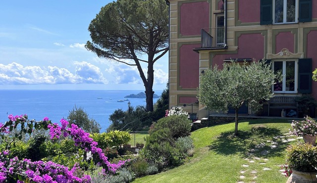 Villa surrounded by greenery with sea view over the Gulf of Portofino
