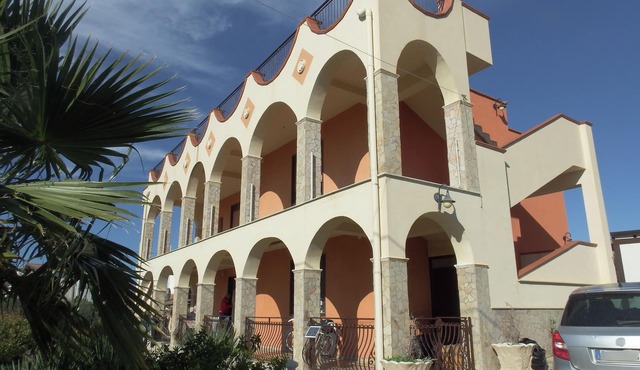 Villa surrounded by nature near the sea. Entire ground floor with large terrace