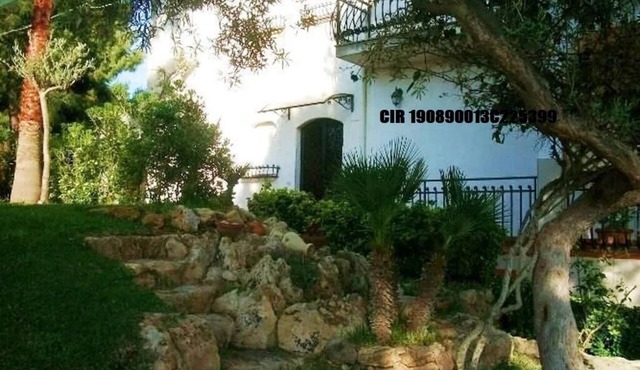 Villa surrounded by a beautiful park, air-conditioned, dishwasher, 2 verandas