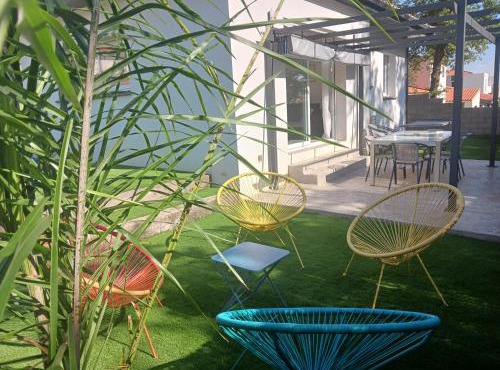Villa T4 Moderne entre Mer, Montagne & Espagne, Climatisée avec Jardin, Terrasse, Billard & Barbecue