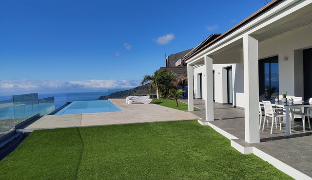 Villa Taburiente, modern, breathtaking views, nature and good weather.
