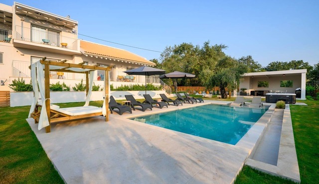 Villa Tadorna - Three Bedroom Villa, Sleeps 8