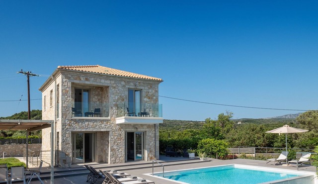 Villa Taphian - Three Bedroom Villa, Sleeps 6