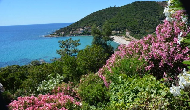 Villa Tarco, sleeping facilities, directly on the beach, 300 m from the beach