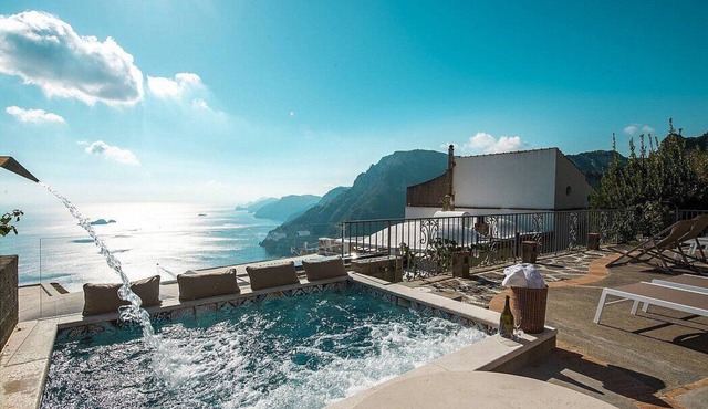 Villa Tecla B: A characteristic two-story villa which faces the sun and the sea, with Free WI-FI.