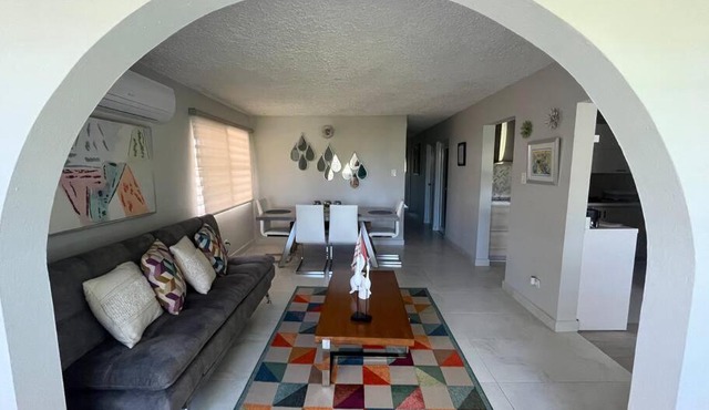Villa Teresa spacious, beautiful, 8 min 2 airport!