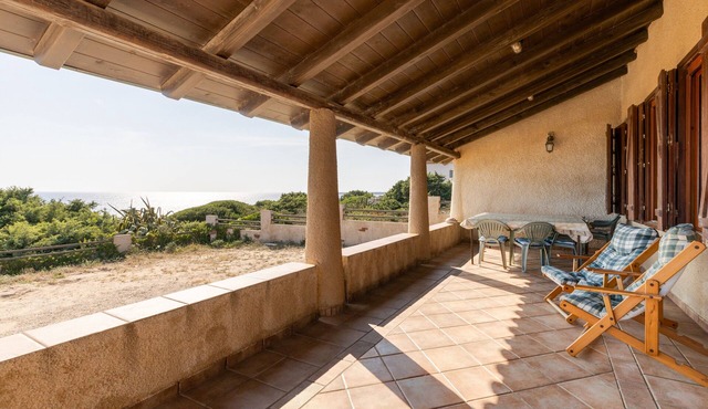 Villa Timbora on the Beach with Ocean View, Terrace