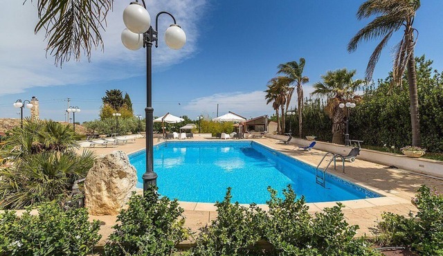 Villa Tormalina: An elegant and welcoming villa in a quiet position, surrounded by the Sicilian countryside, with Free WI-FI.