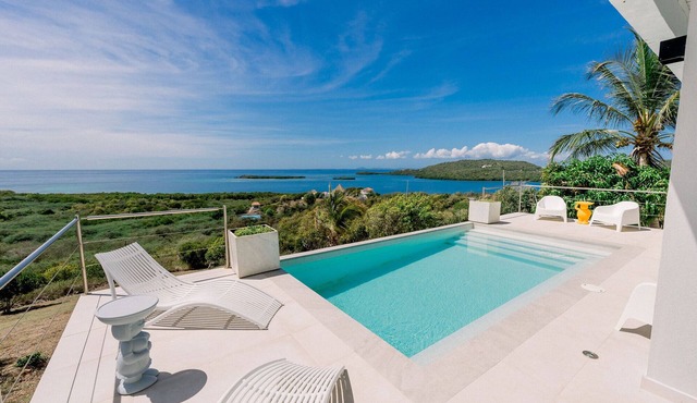 Villa Tortuga - Oceanview House with Heated Pool