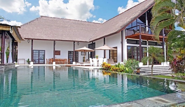Villa Tri Murti, Lovina beach villa with private swimming pool at - up to 10 people
